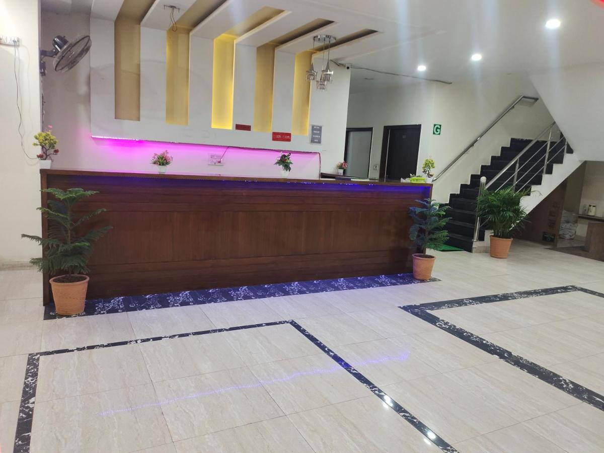 Hotel Kb Square Near Chandigarh Railway Station Exterior foto
