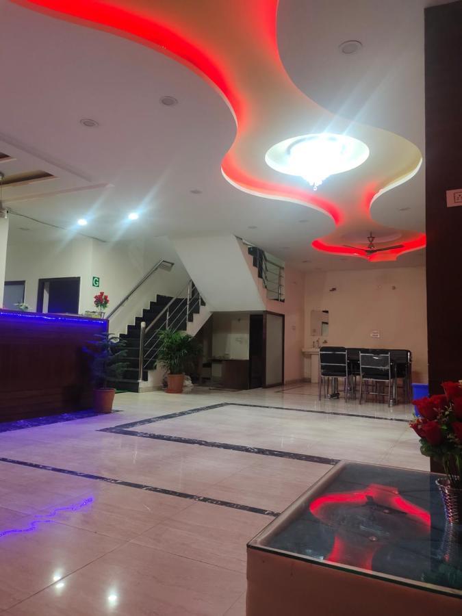 Hotel Kb Square Near Chandigarh Railway Station Exterior foto