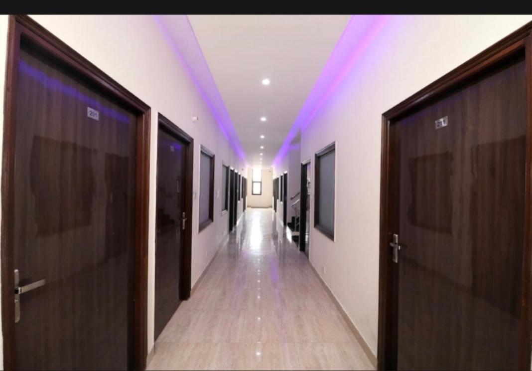 Hotel Kb Square Near Chandigarh Railway Station Exterior foto