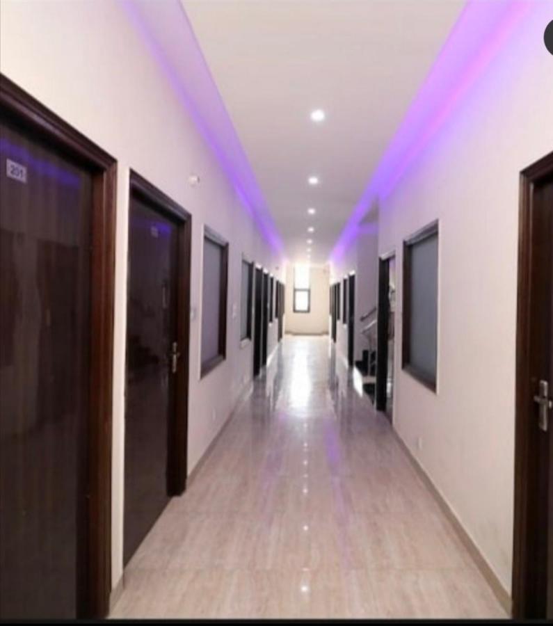 Hotel Kb Square Near Chandigarh Railway Station Habitación foto