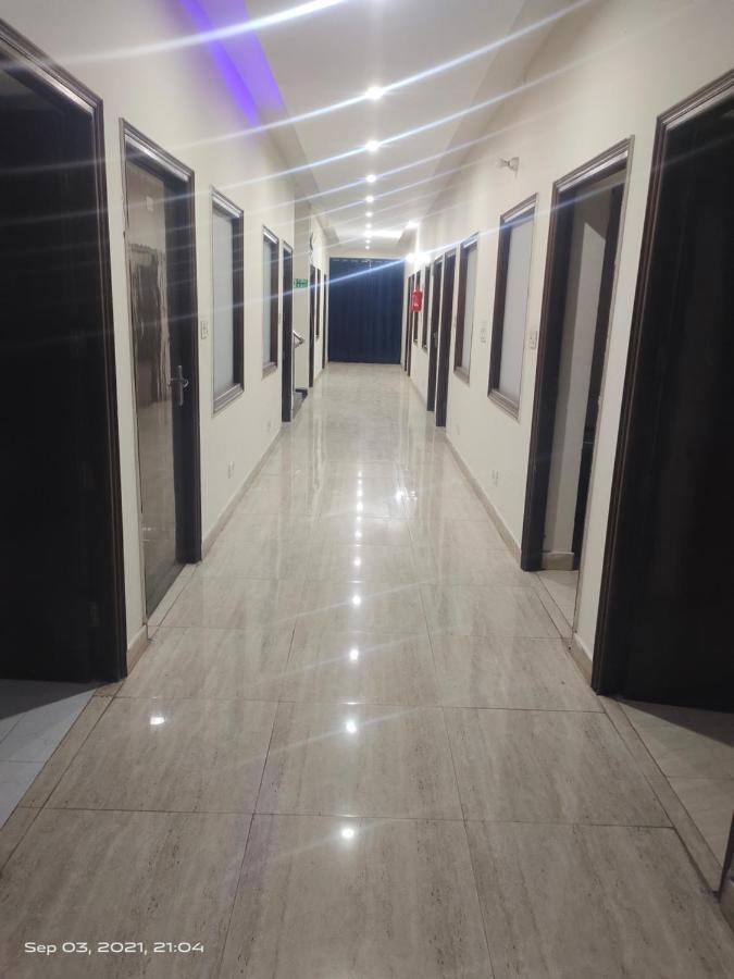Hotel Kb Square Near Chandigarh Railway Station Exterior foto