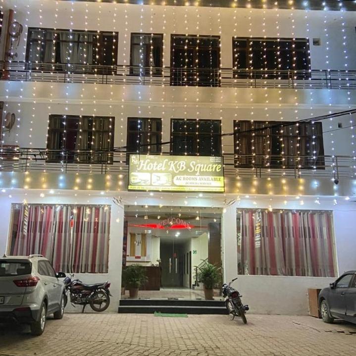 Hotel Kb Square Near Chandigarh Railway Station Habitación foto