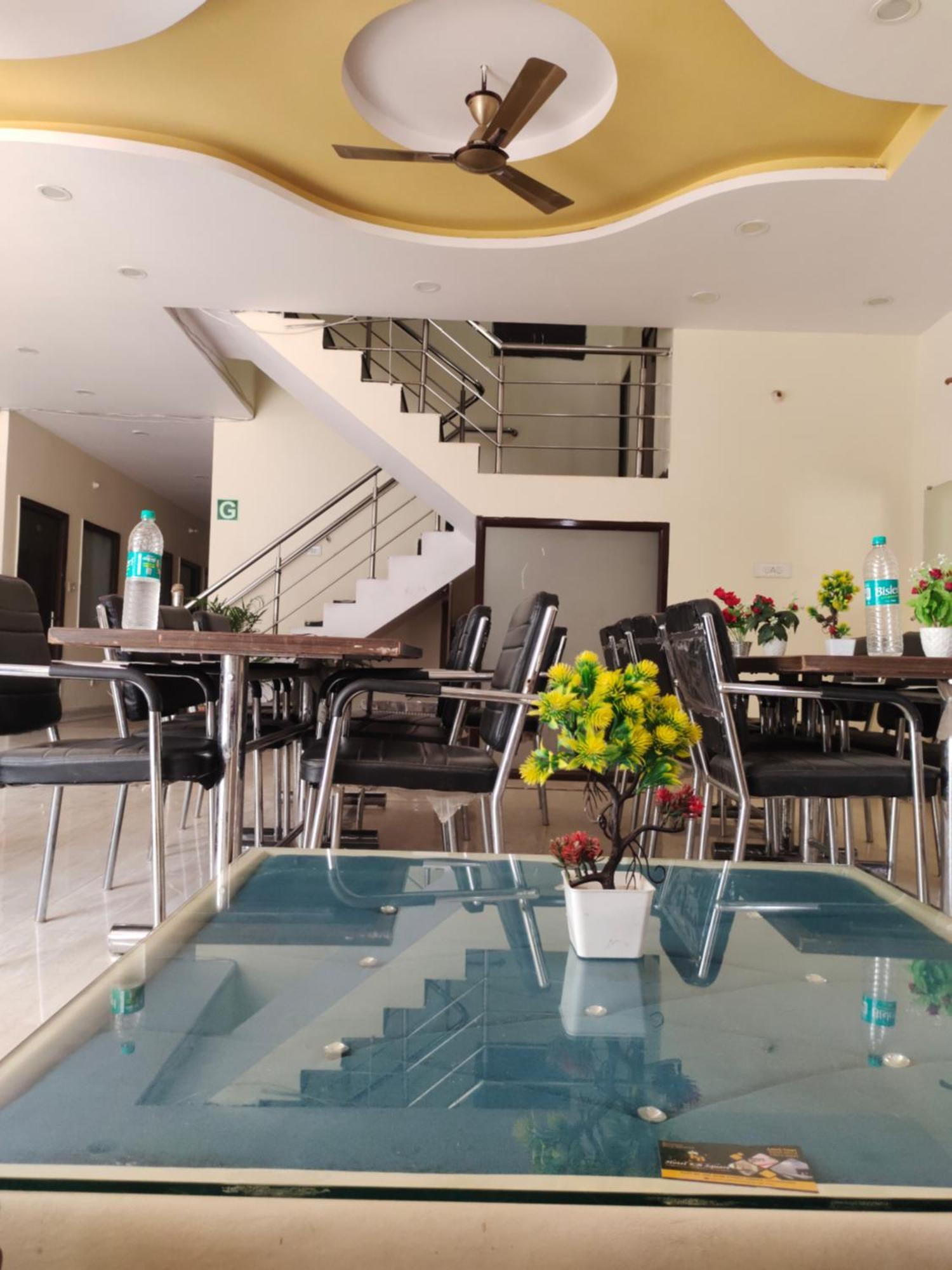 Hotel Kb Square Near Chandigarh Railway Station Habitación foto