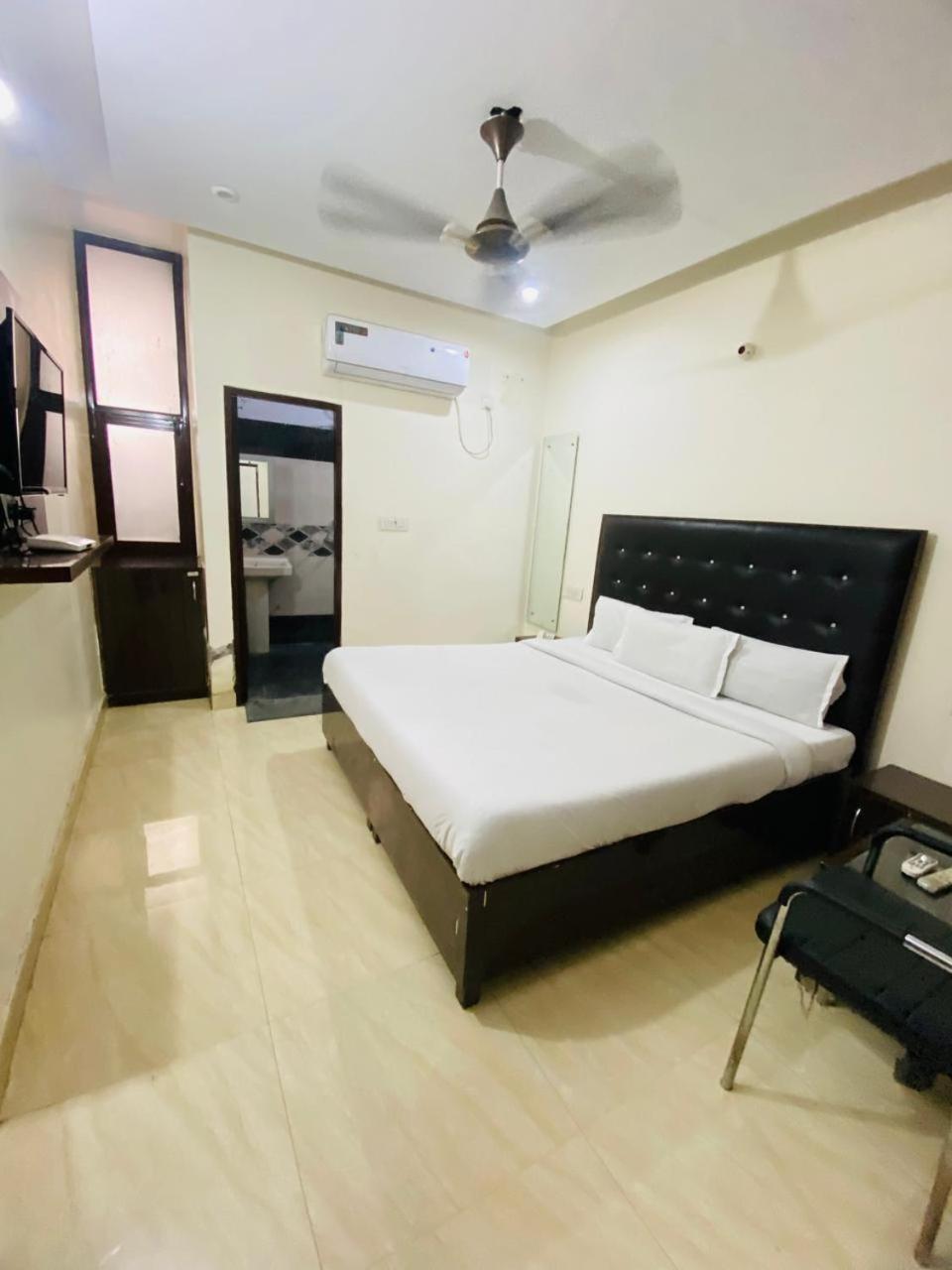 Hotel Kb Square Near Chandigarh Railway Station Exterior foto