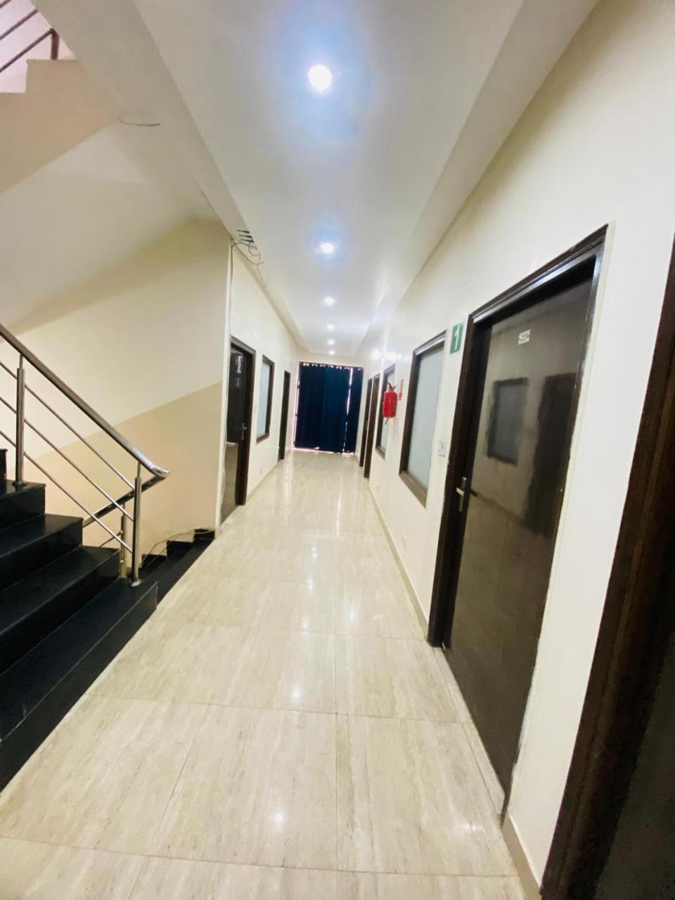 Hotel Kb Square Near Chandigarh Railway Station Exterior foto