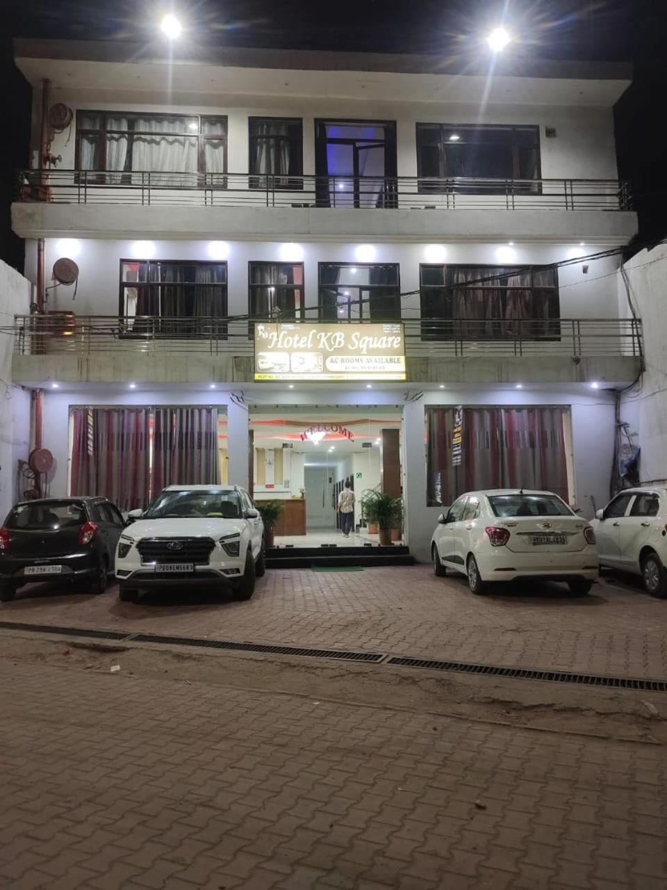 Hotel Kb Square Near Chandigarh Railway Station Exterior foto
