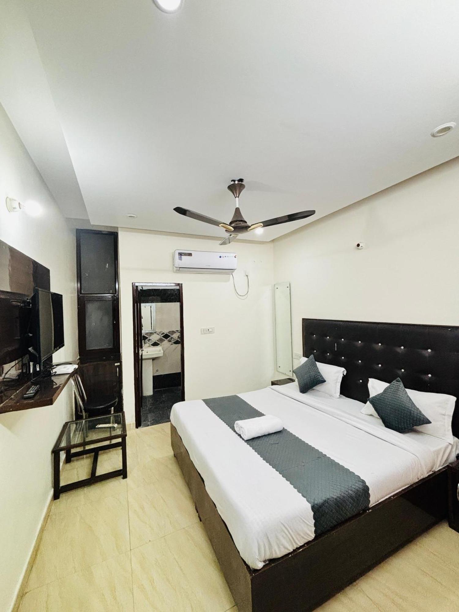 Hotel Kb Square Near Chandigarh Railway Station Exterior foto