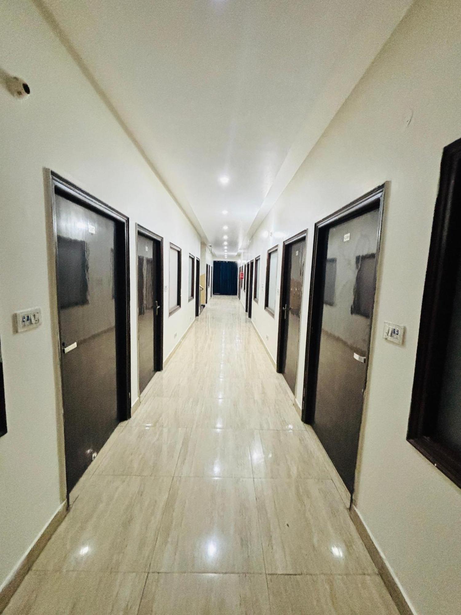 Hotel Kb Square Near Chandigarh Railway Station Habitación foto