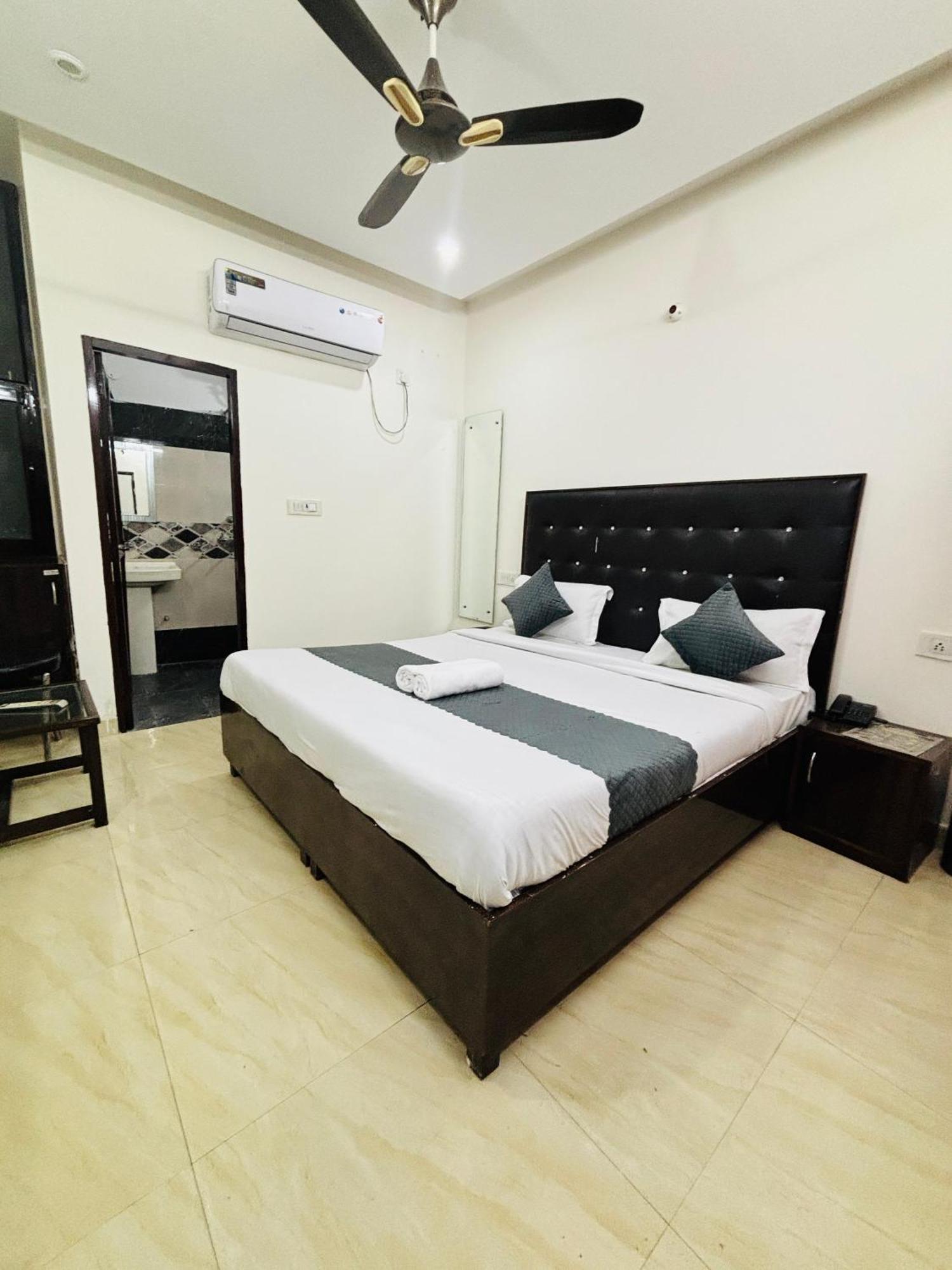 Hotel Kb Square Near Chandigarh Railway Station Exterior foto