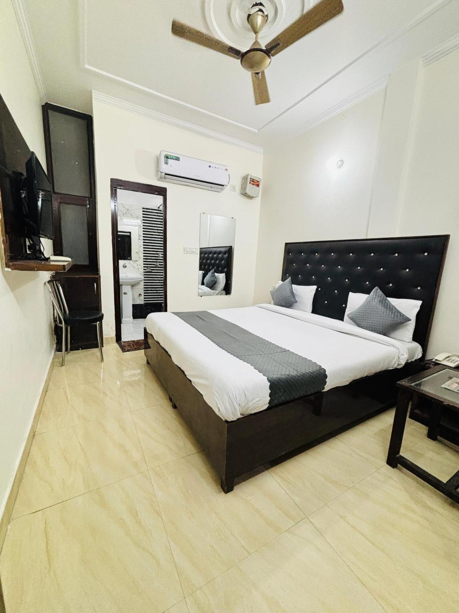 Hotel Kb Square Near Chandigarh Railway Station Habitación foto